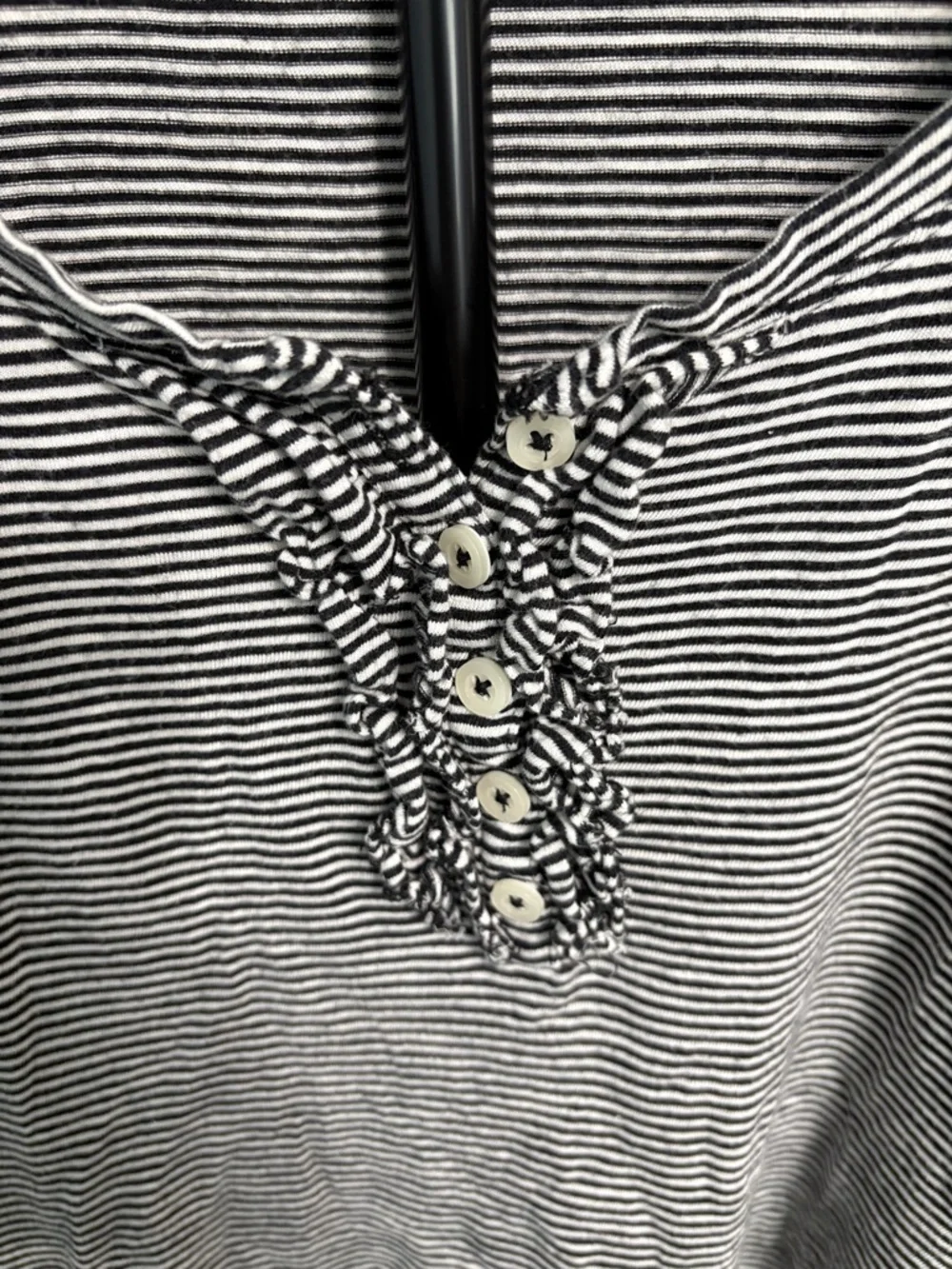 🖤Old Navy Black and White Striped Long Sleeve wHenley🖤 - Picture 3 of 4